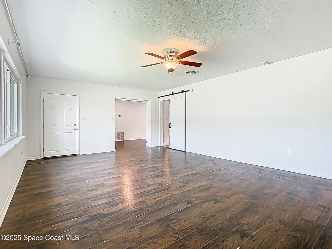 Photo of 819 W Whitmire Drive