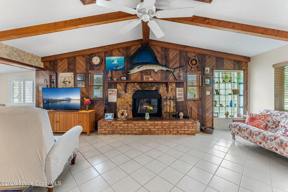 Photo of 241 Avenida Central