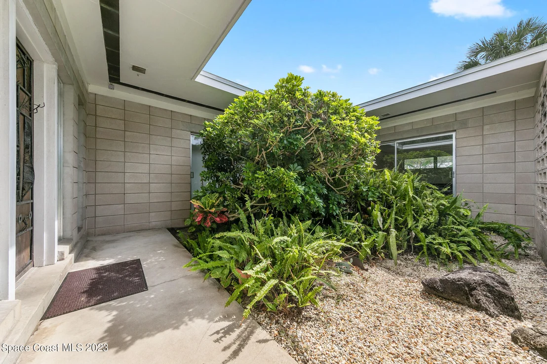 Photo of 598 Seabreeze Drive