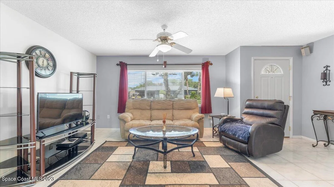 Photo of 987 Sycamore Drive