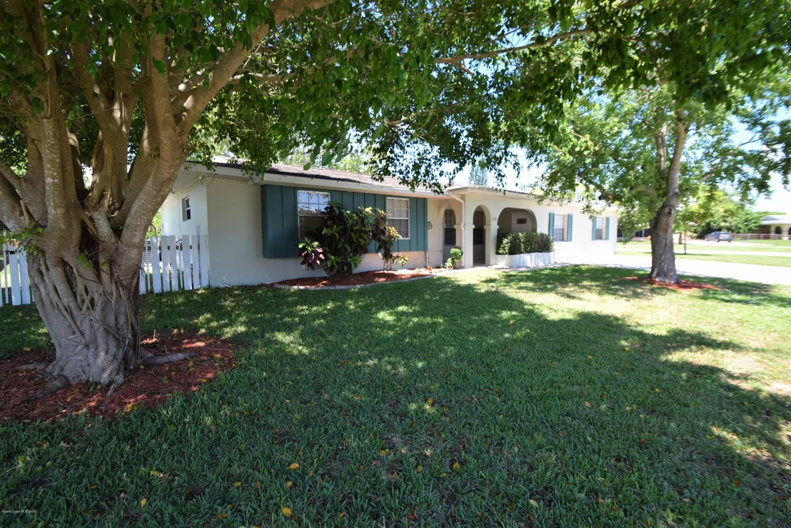 Photo of 820 Hampton Drive NE
