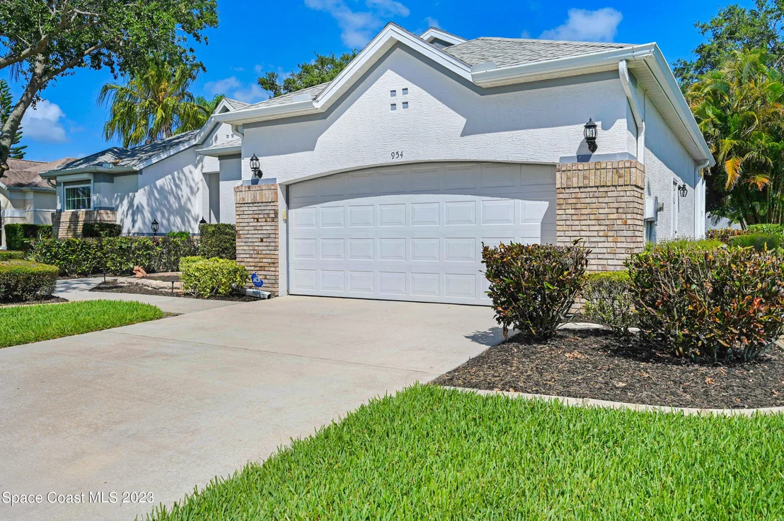 Photo of 954 Somerset Lane