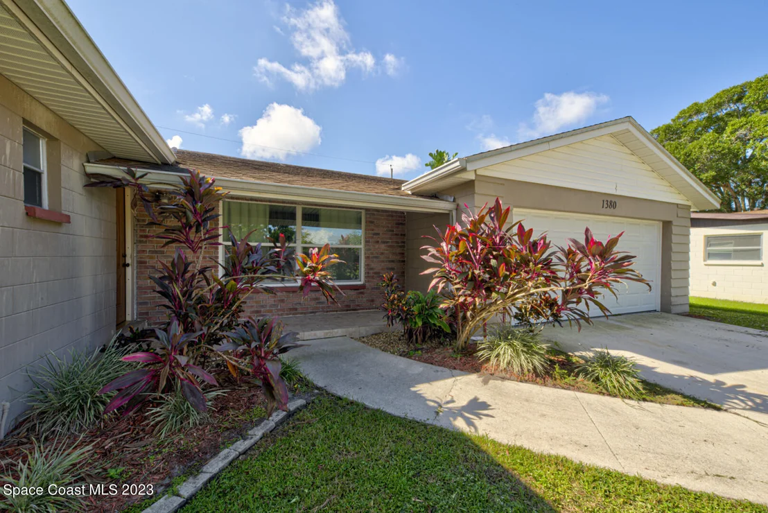 Photo of 1380 Estridge Drive