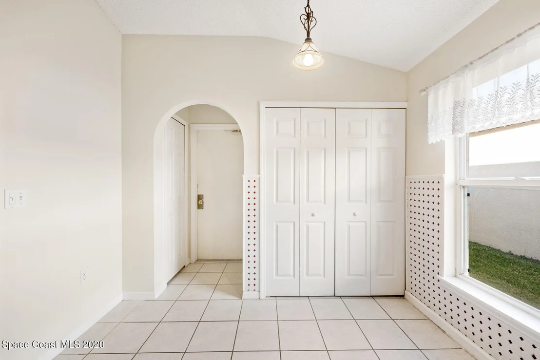 Photo of 1111 White Oak Circle