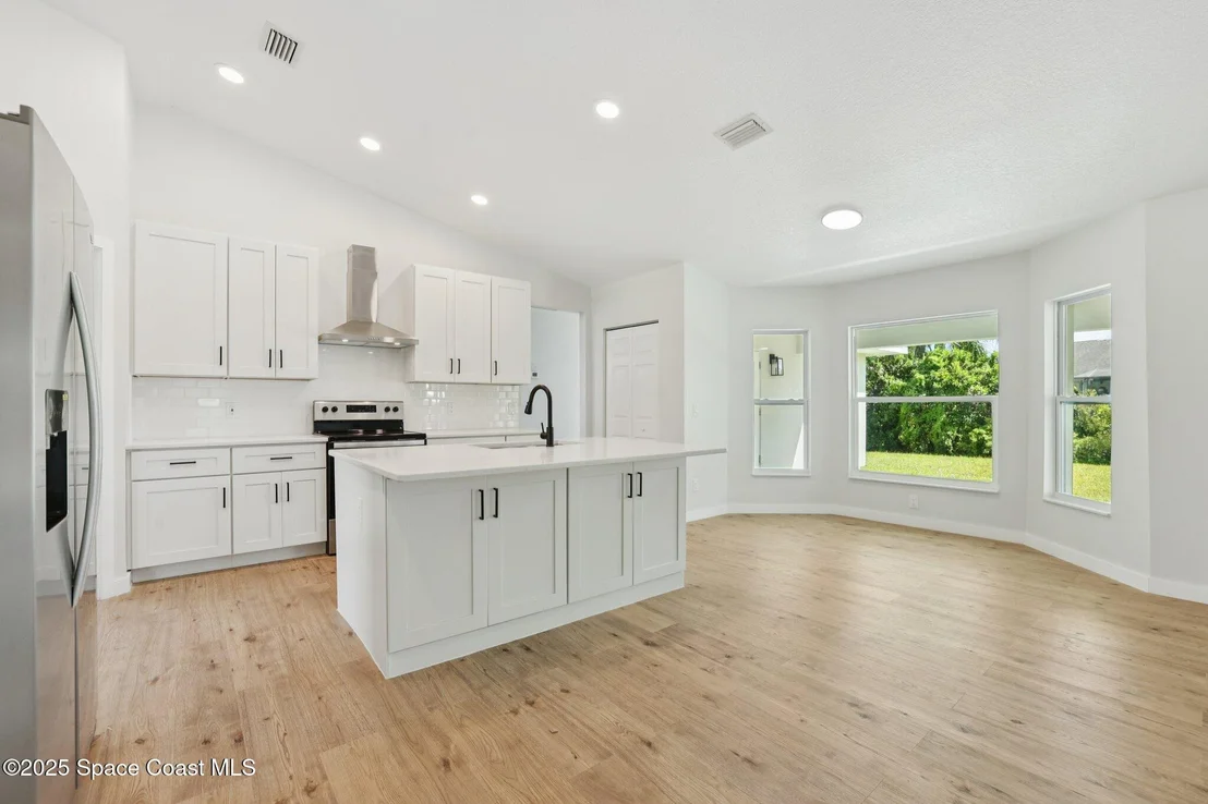 Photo of 1441 Eldron Boulevard SE
