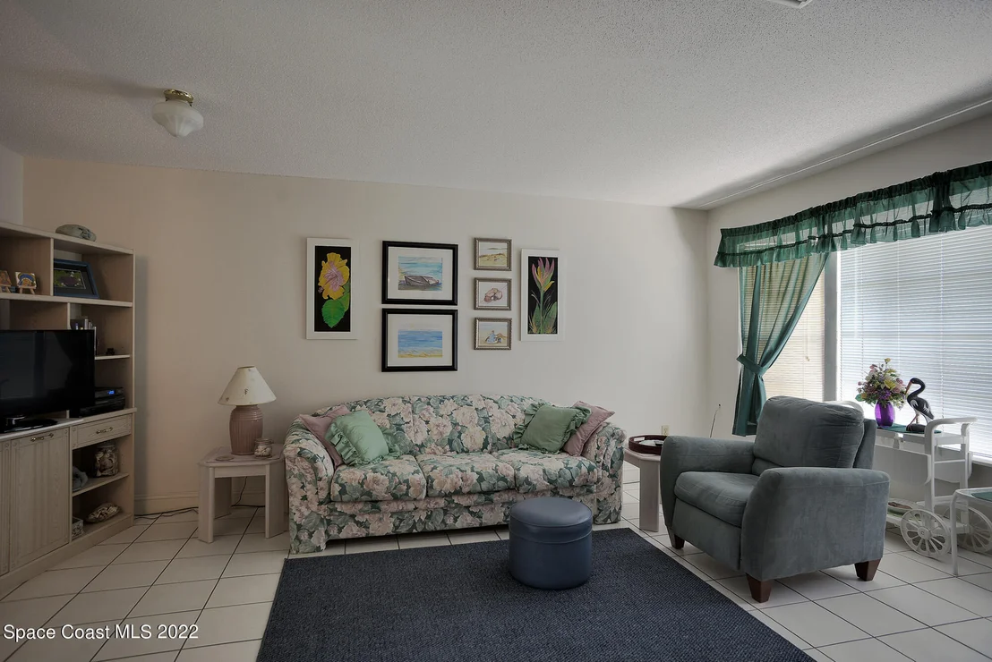 Photo of 823 Angle Street NE