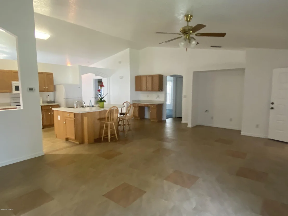 Photo of 6800 Cecil Road