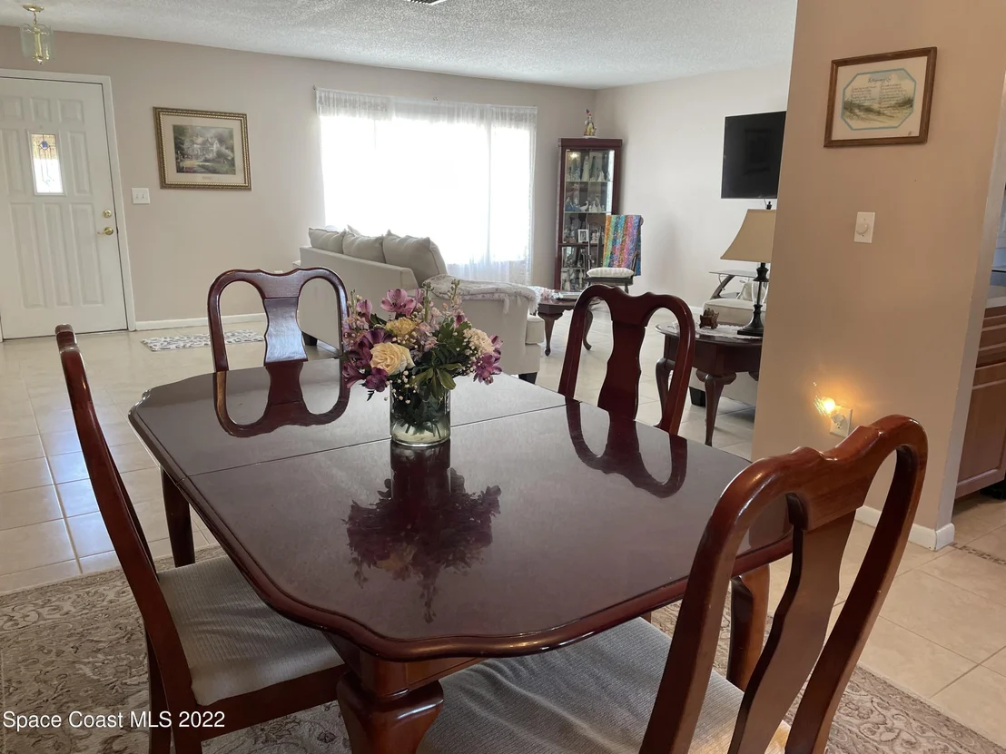 Photo of 900 Beaverdale Lane