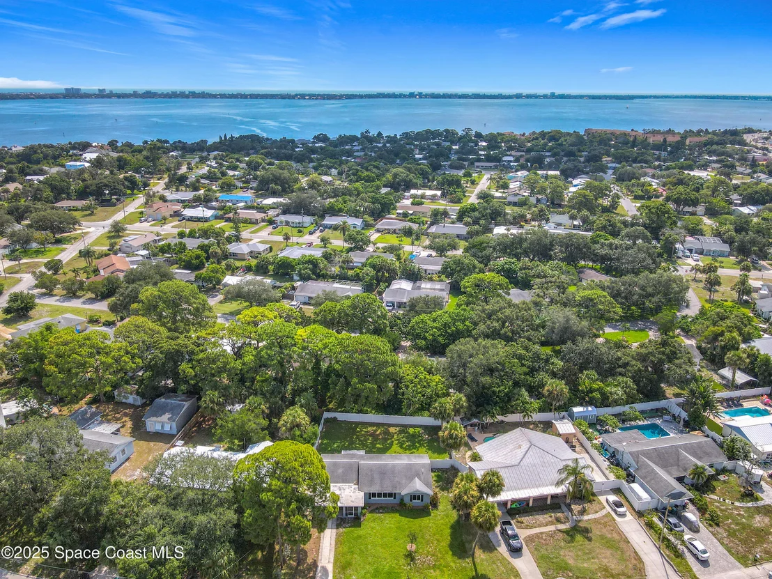 Photo of 819 W Whitmire Drive