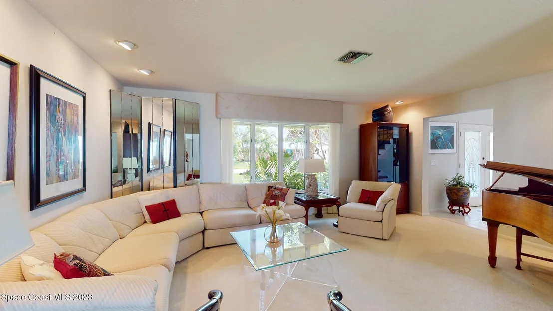Photo of 421 Riverview Lane