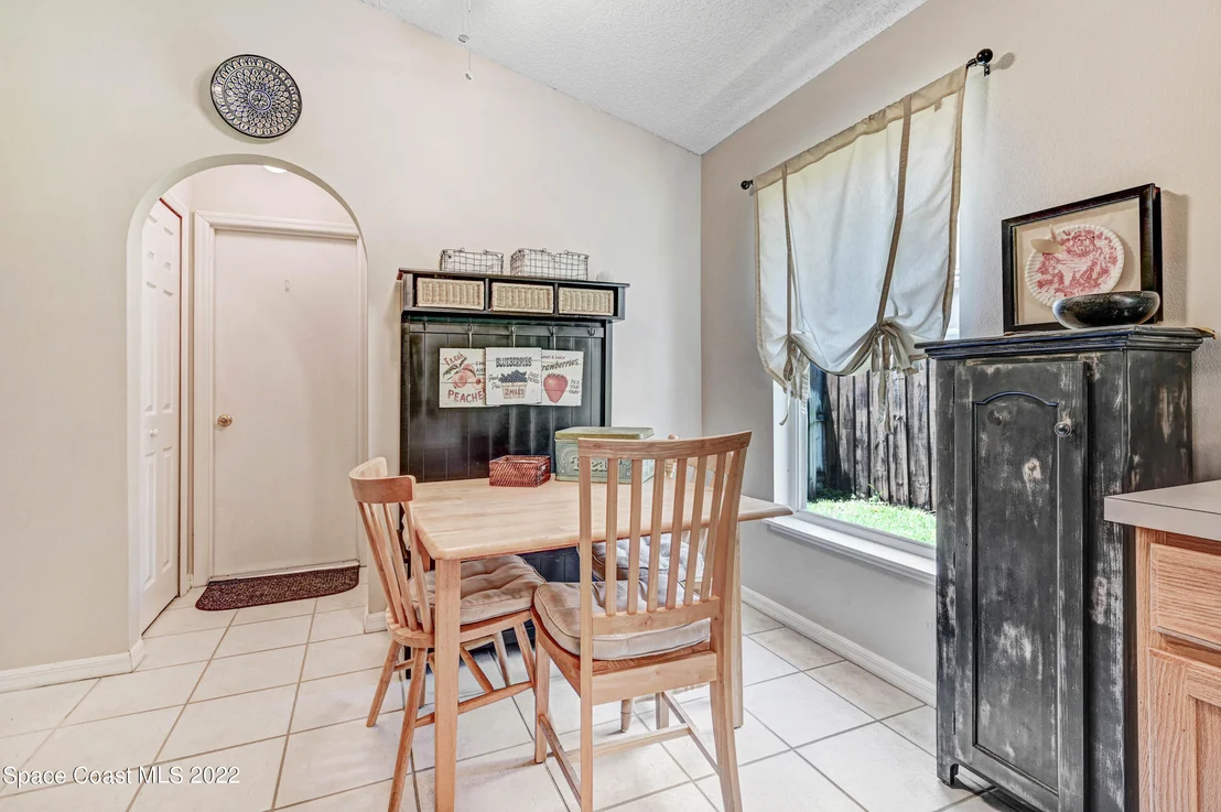 Photo of 1153 White Oak Circle
