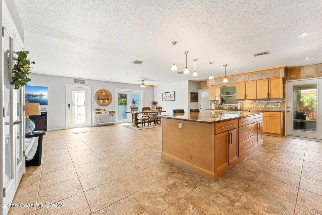 Photo of 220 Pineapple Street