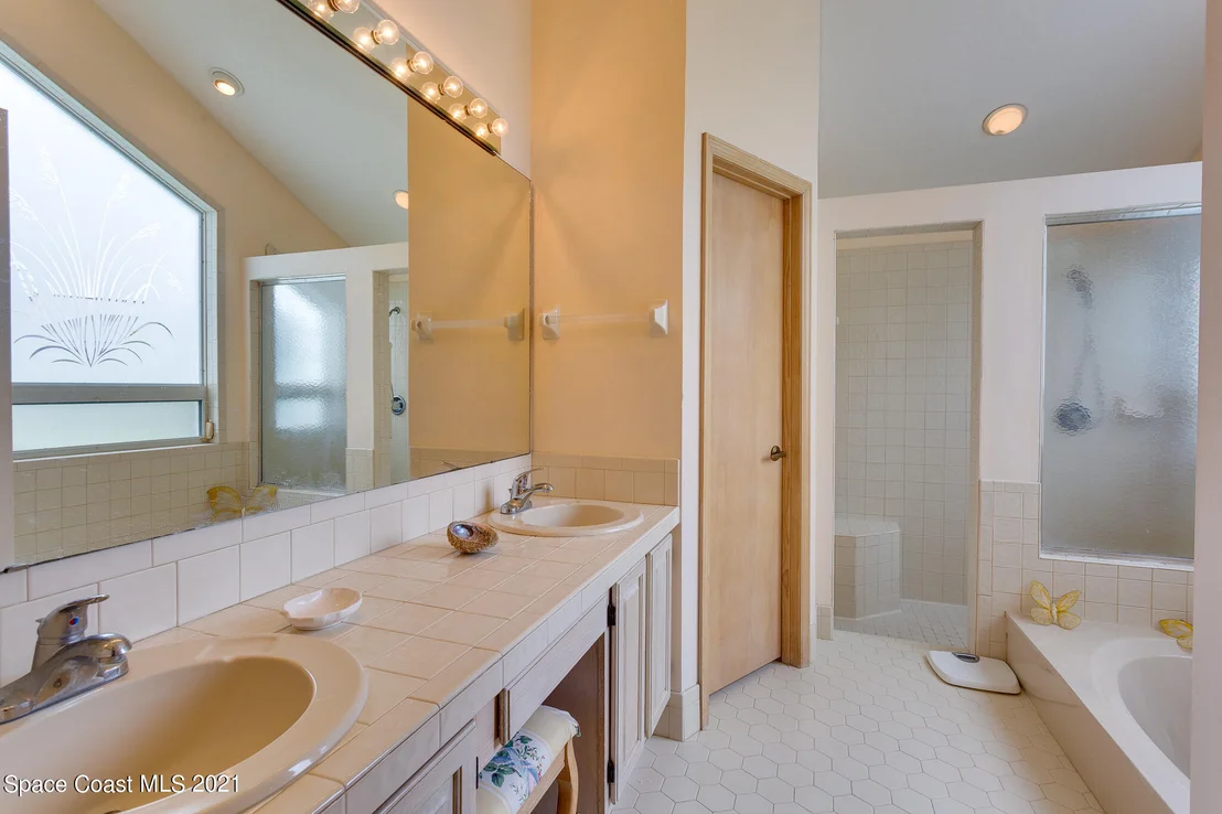 Photo of 985 Spanish Wells Drive