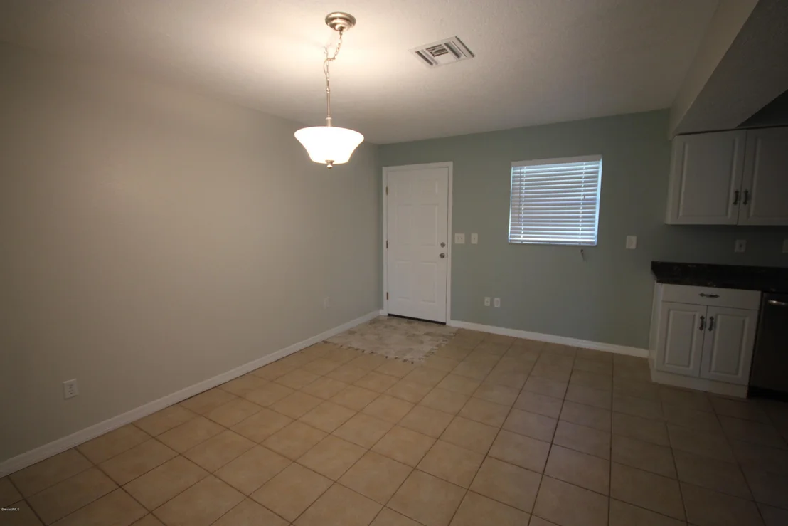 Photo of Unit 0 at 1835 Lansing Street