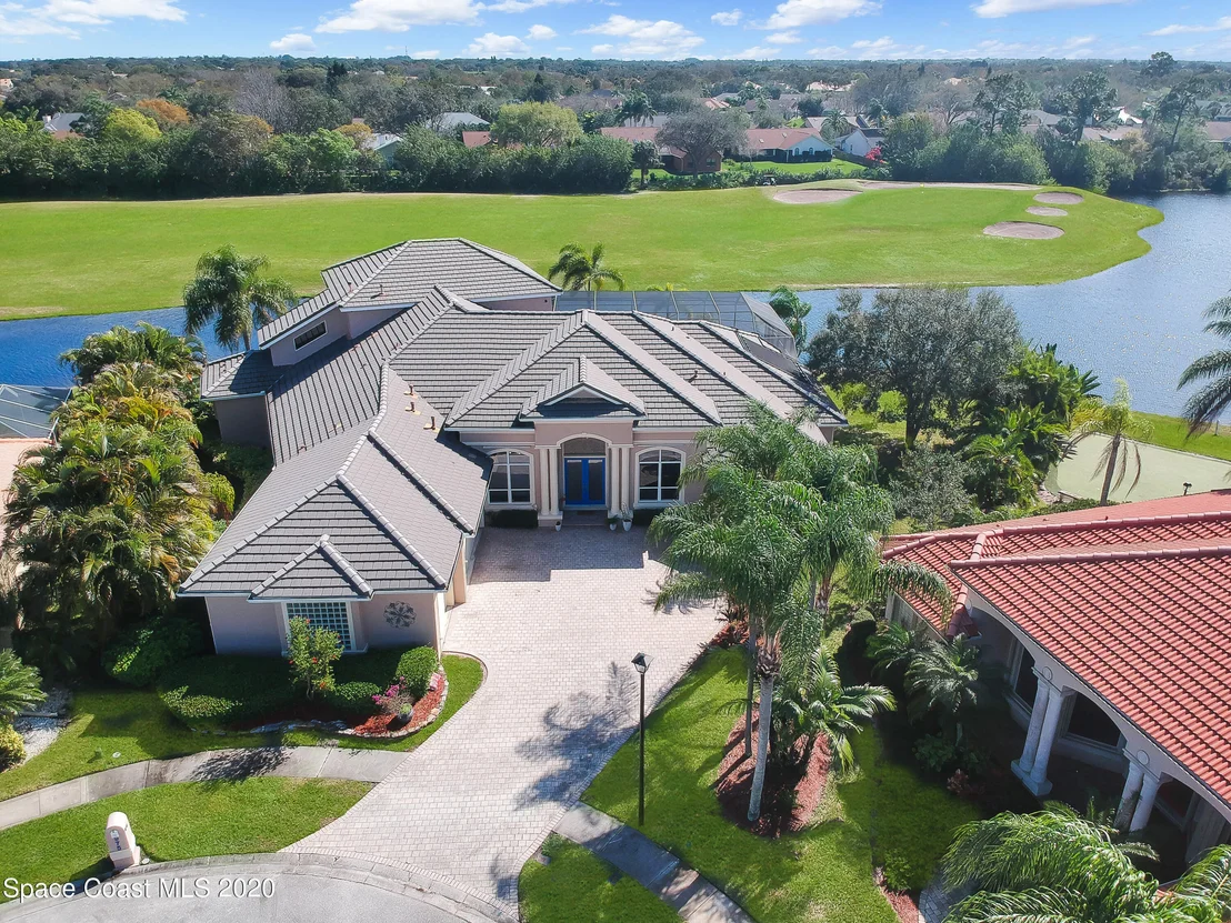 Photo of 975 Chatsworth Drive