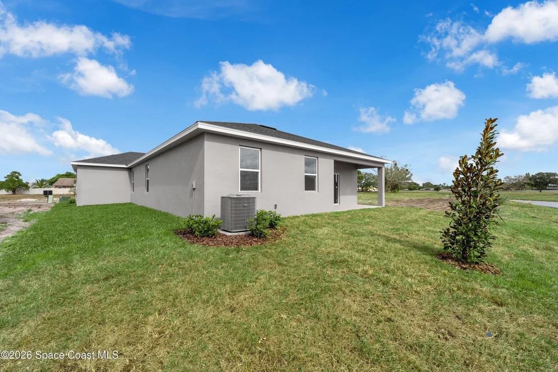 Photo of 1012 Banff Drive NE
