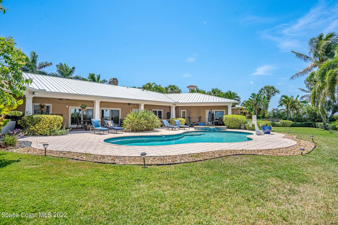 Photo of 437 River View Lane