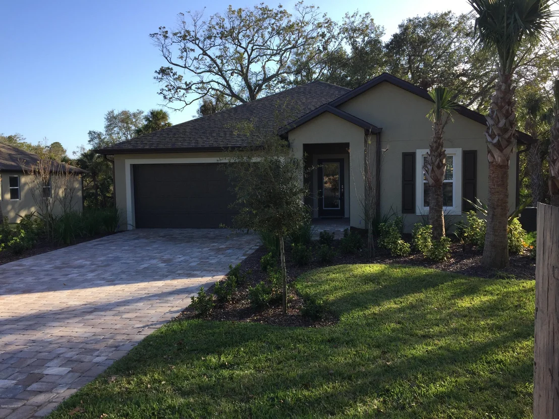 Photo of 831 Mandarin Drive Drive NE