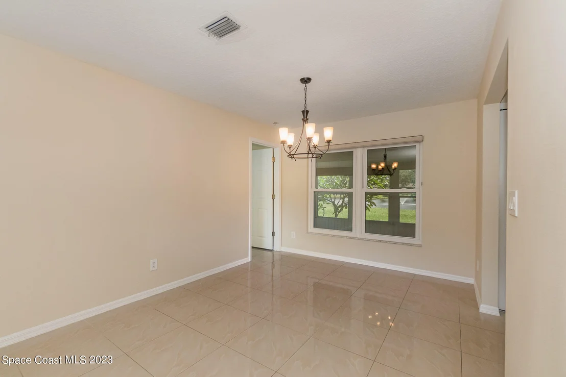 Photo of 4354 South Lakes Circle