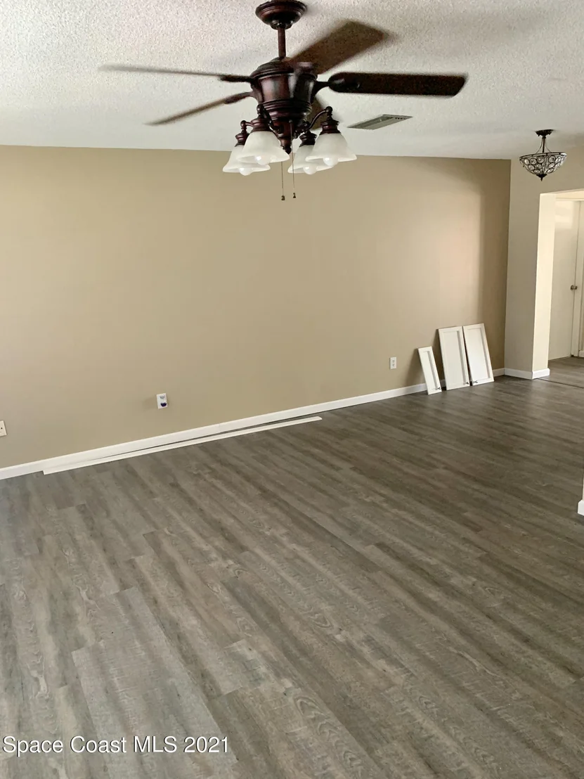 Photo of 937 Kings Post Road