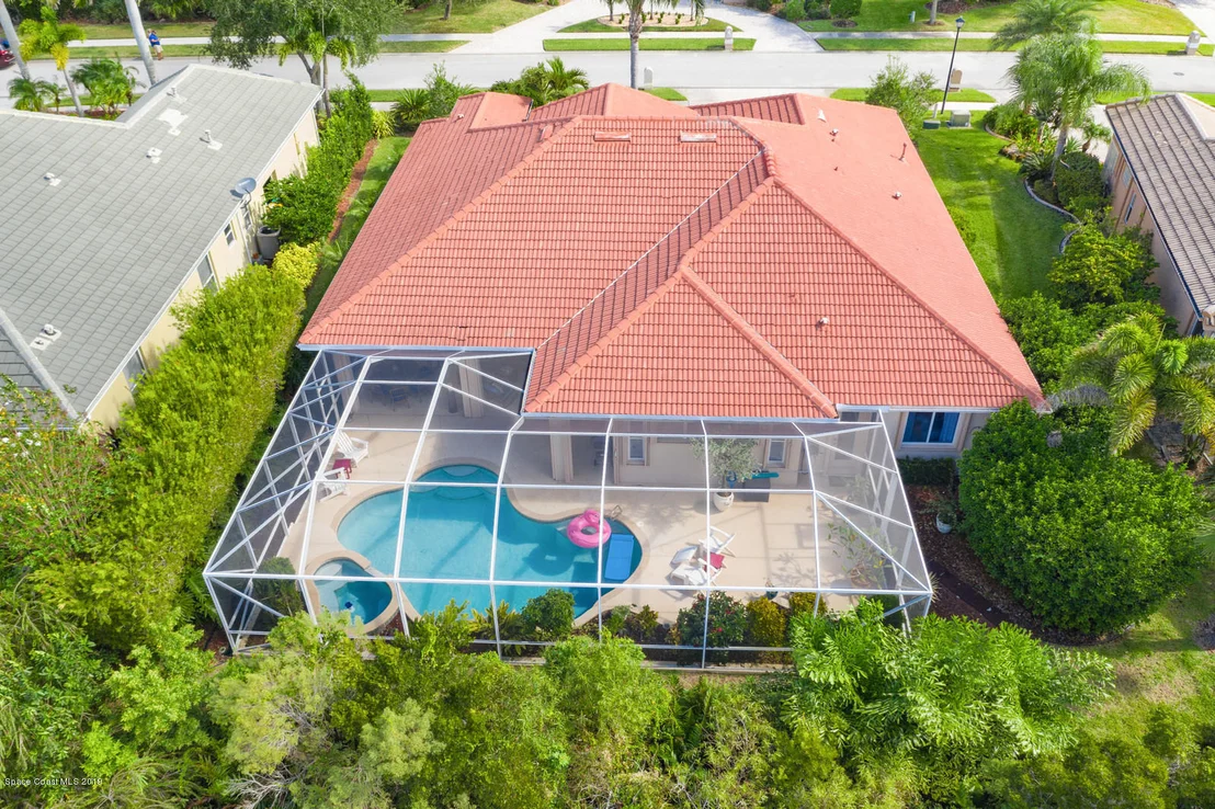 Photo of 824 Chatsworth Drive