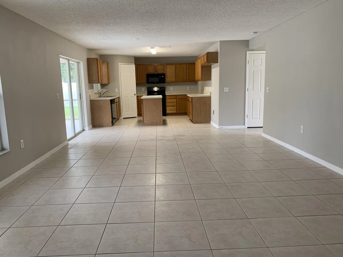 Photo of 575 Balcom SE