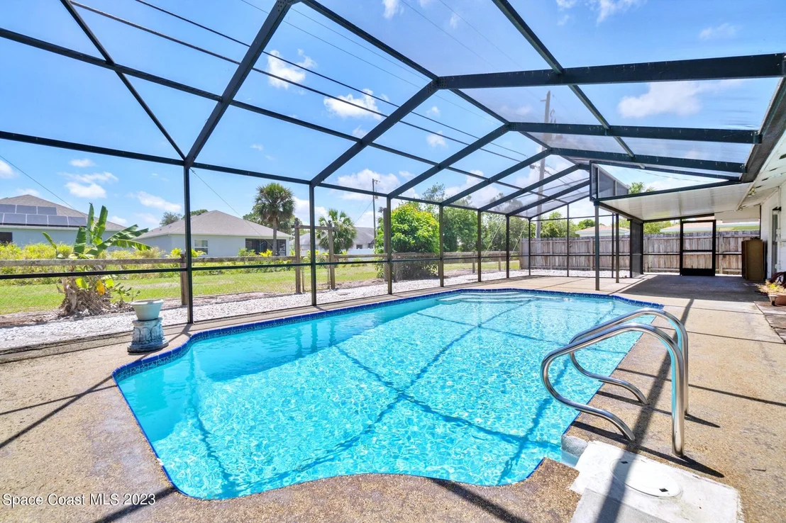 Photo of 899 Jefferson Road