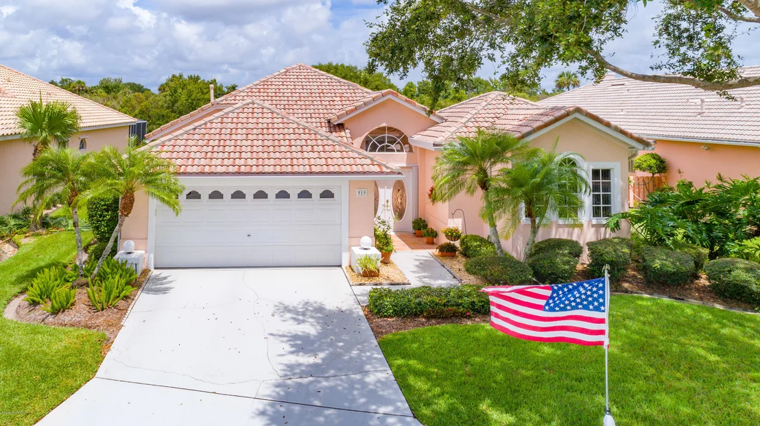 Photo of 919 Palm Brook Drive