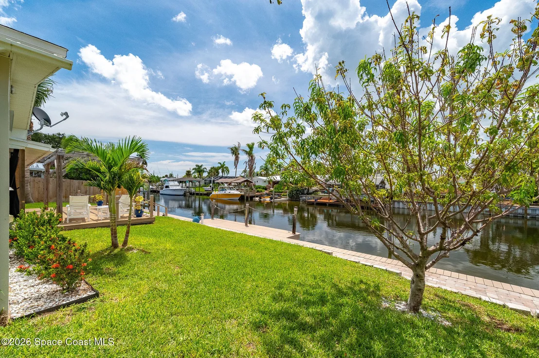 Photo of 452 Cardinal Drive