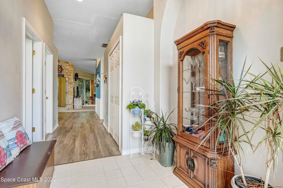 Photo of 852 Villa Drive