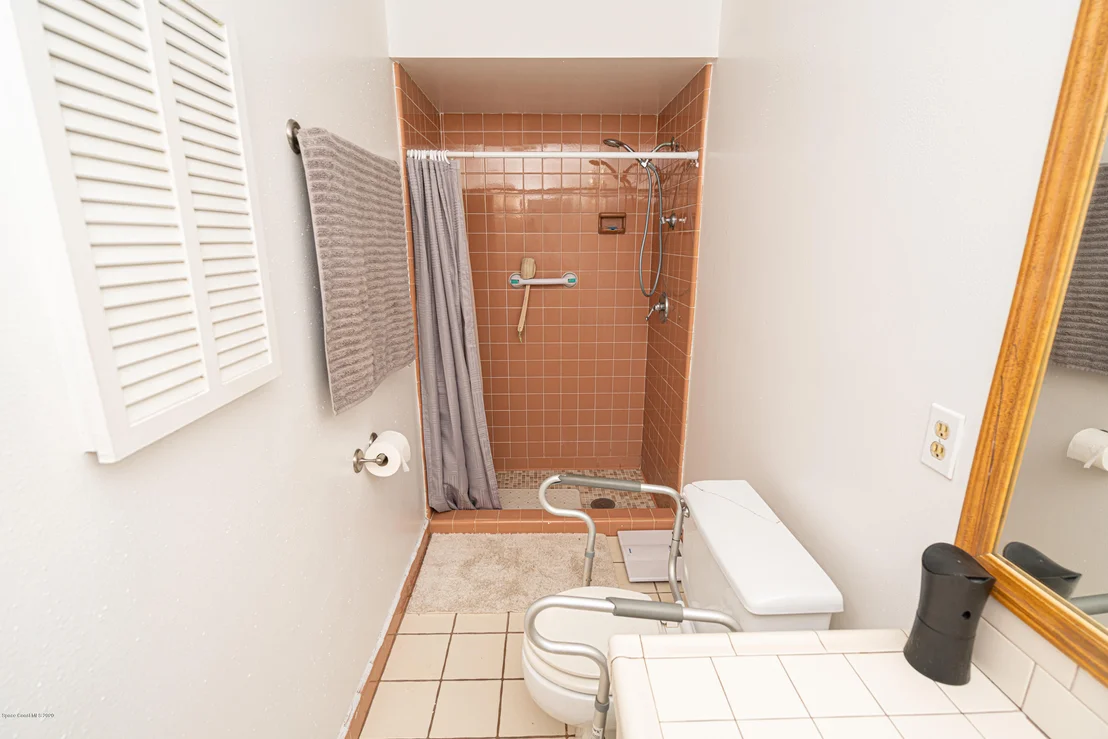 Photo of 725 Angle Street NE