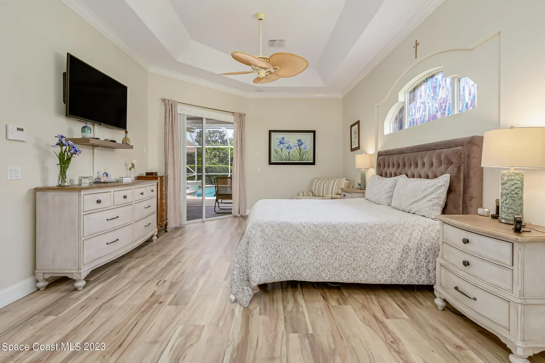 Photo of 844 Chatsworth Drive