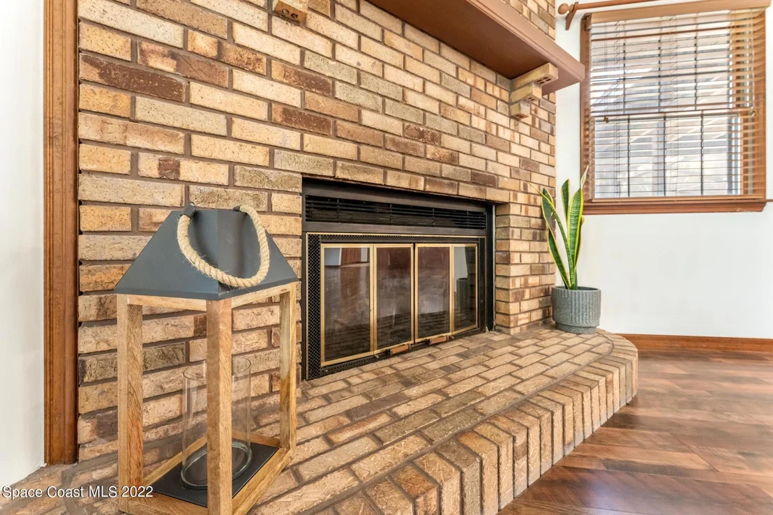 Photo of 1807 Live Oak Drive N