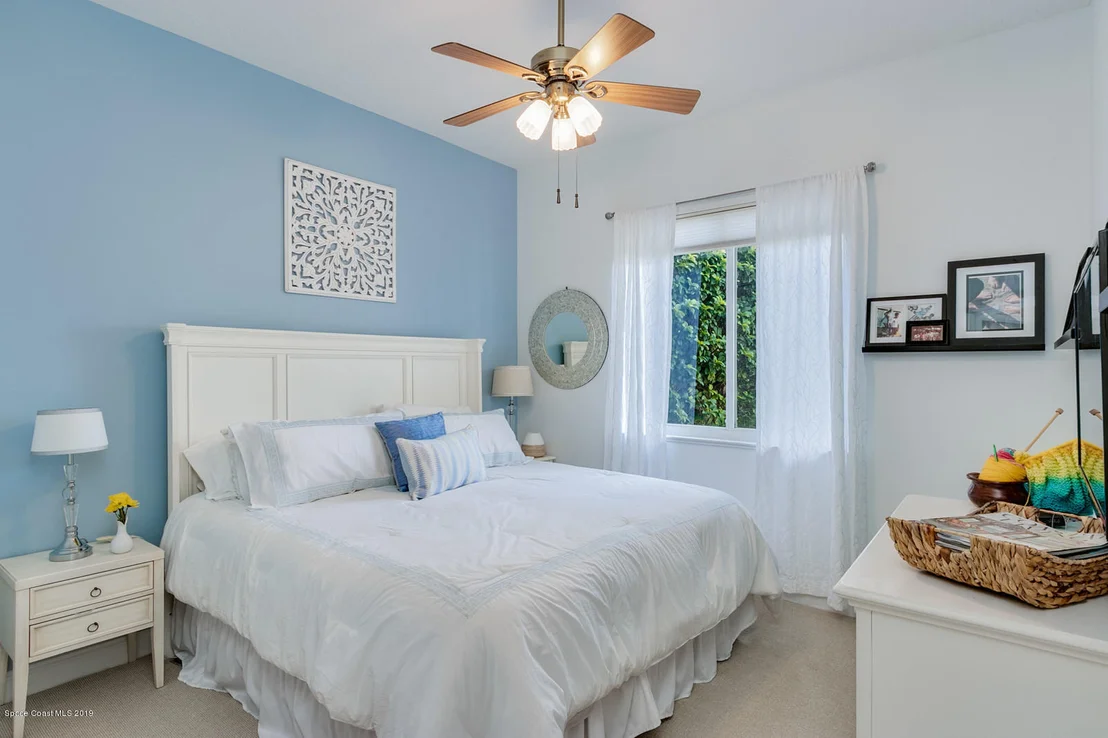 Photo of 824 Chatsworth Drive