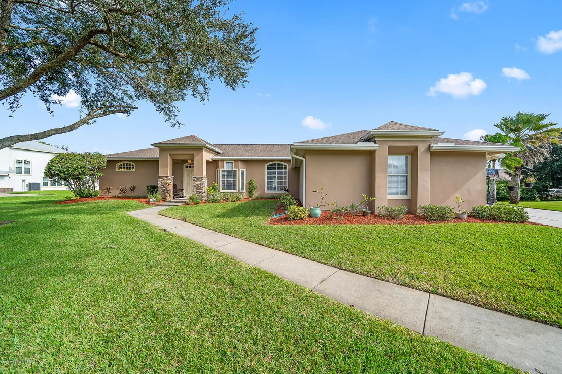 Photo of 4355 Canard Road