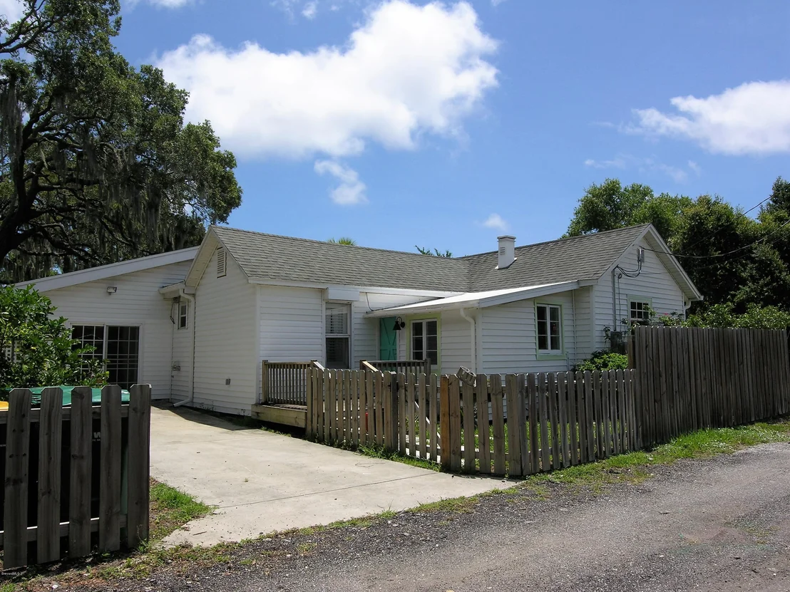 Photo of 736 Aurora Road