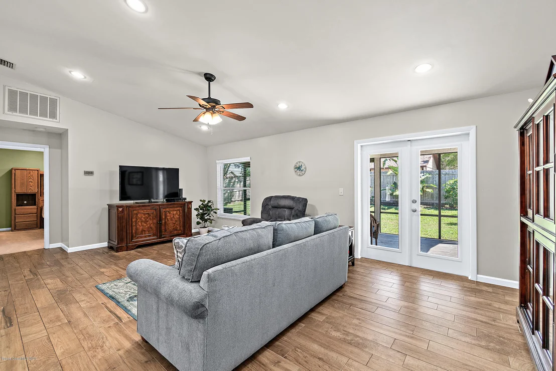 Photo of 818 Pine Shadows Avenue