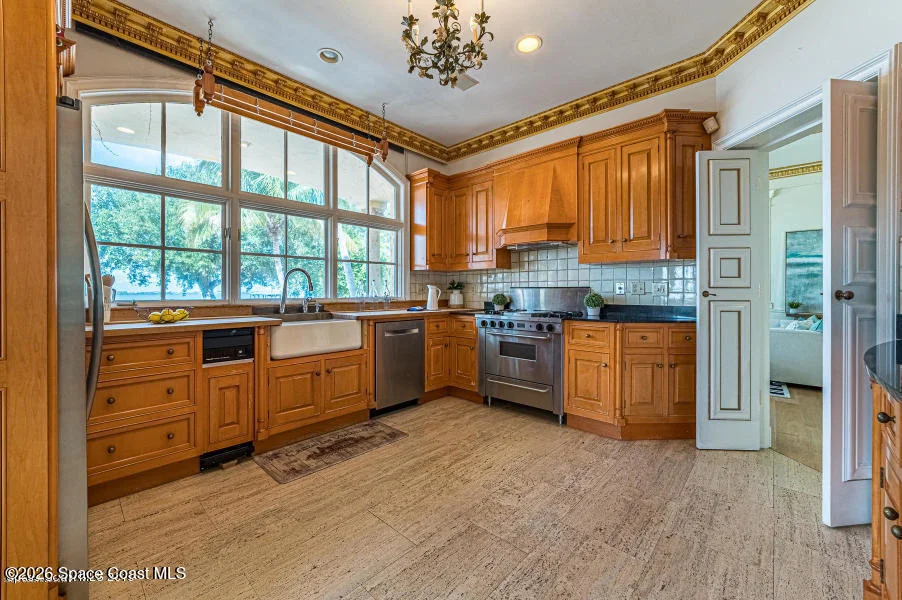 Photo of 1000 N Riverside Drive