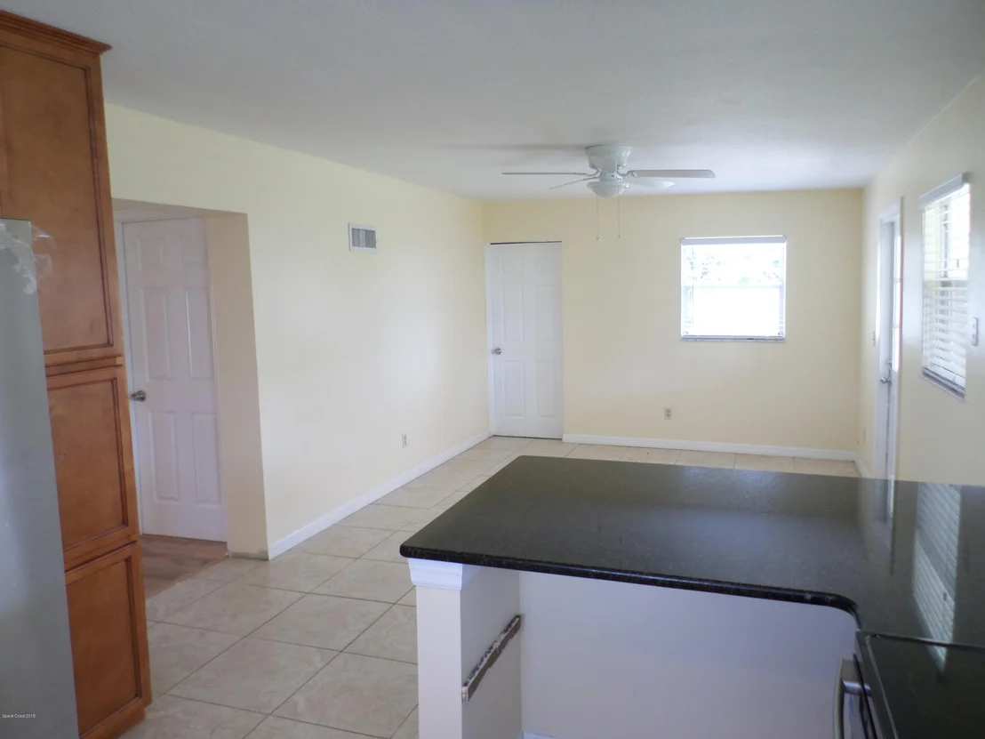 Photo of 1048 Illinois Road