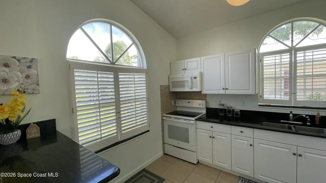 Photo of 865 Bracken Terrace NE