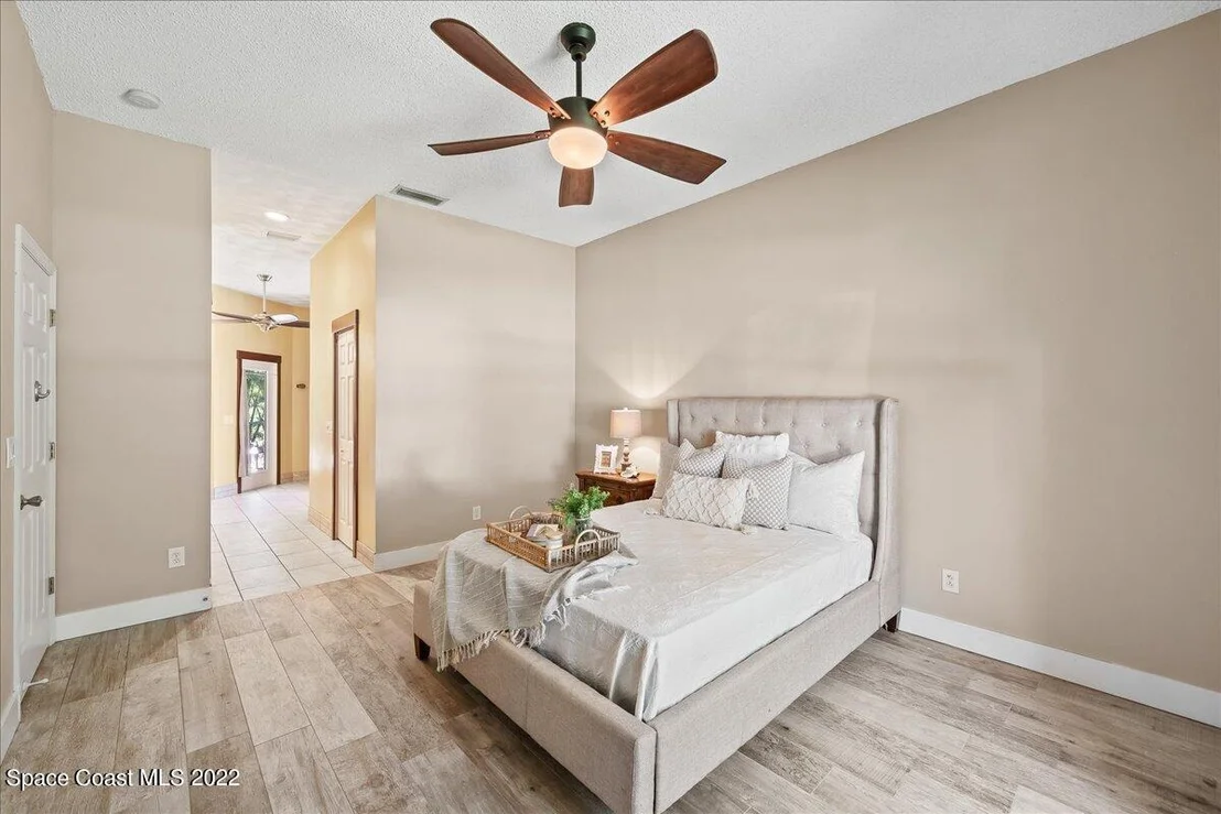 Photo of 5142 Cocoplum Avenue