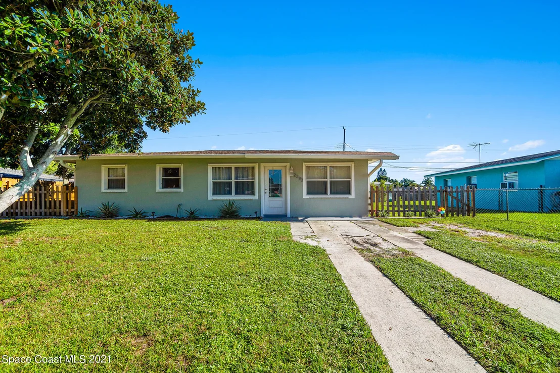 Photo of 2290 Warwick Road