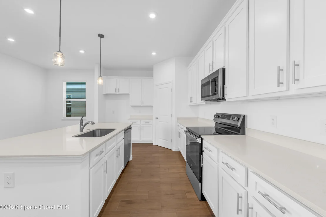 Photo of 897 Castleford Avenue NE