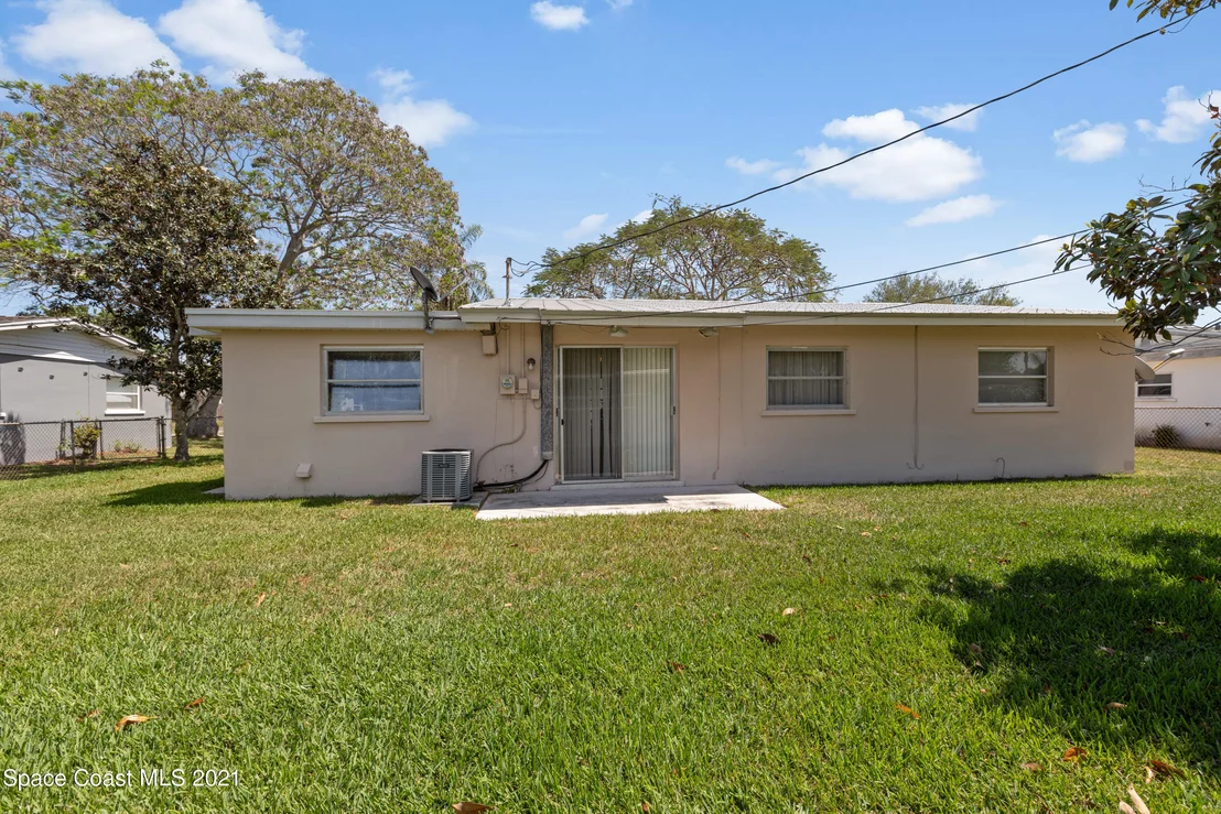 Photo of 584 Westminster Avenue