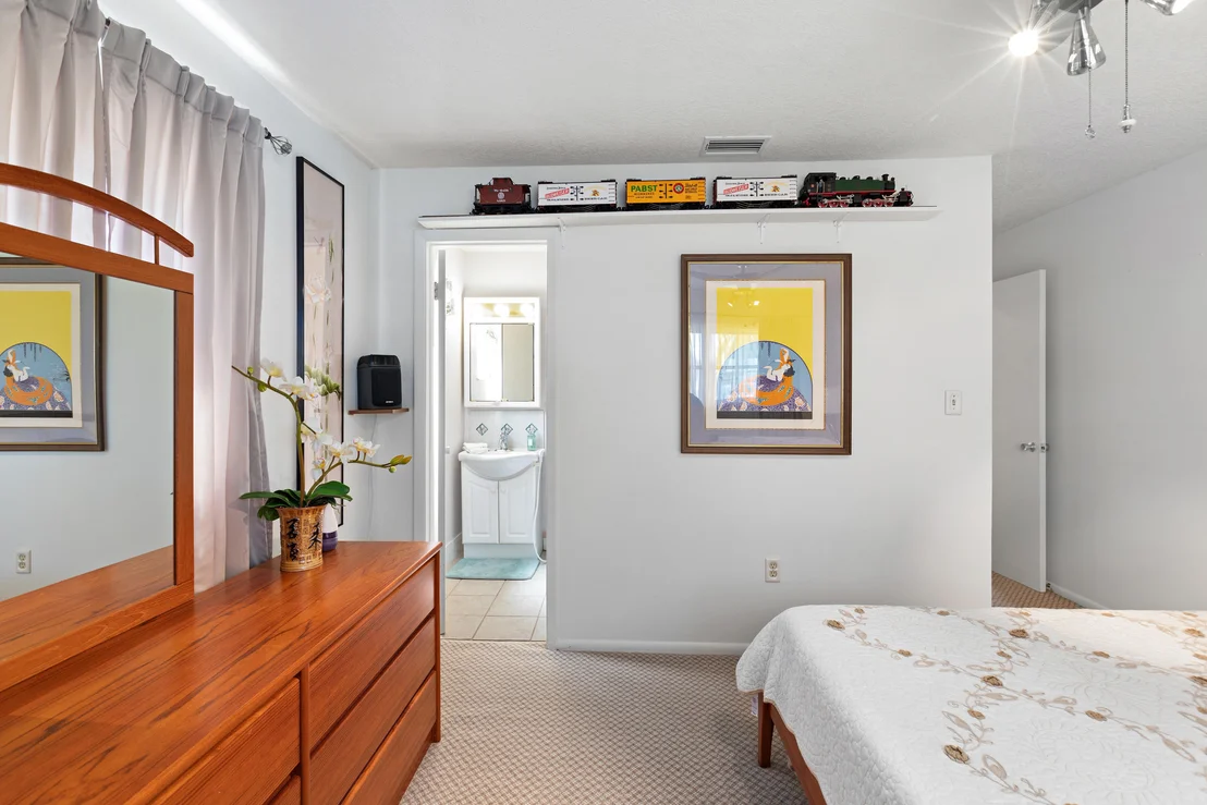 Photo of 584 Westminster Avenue