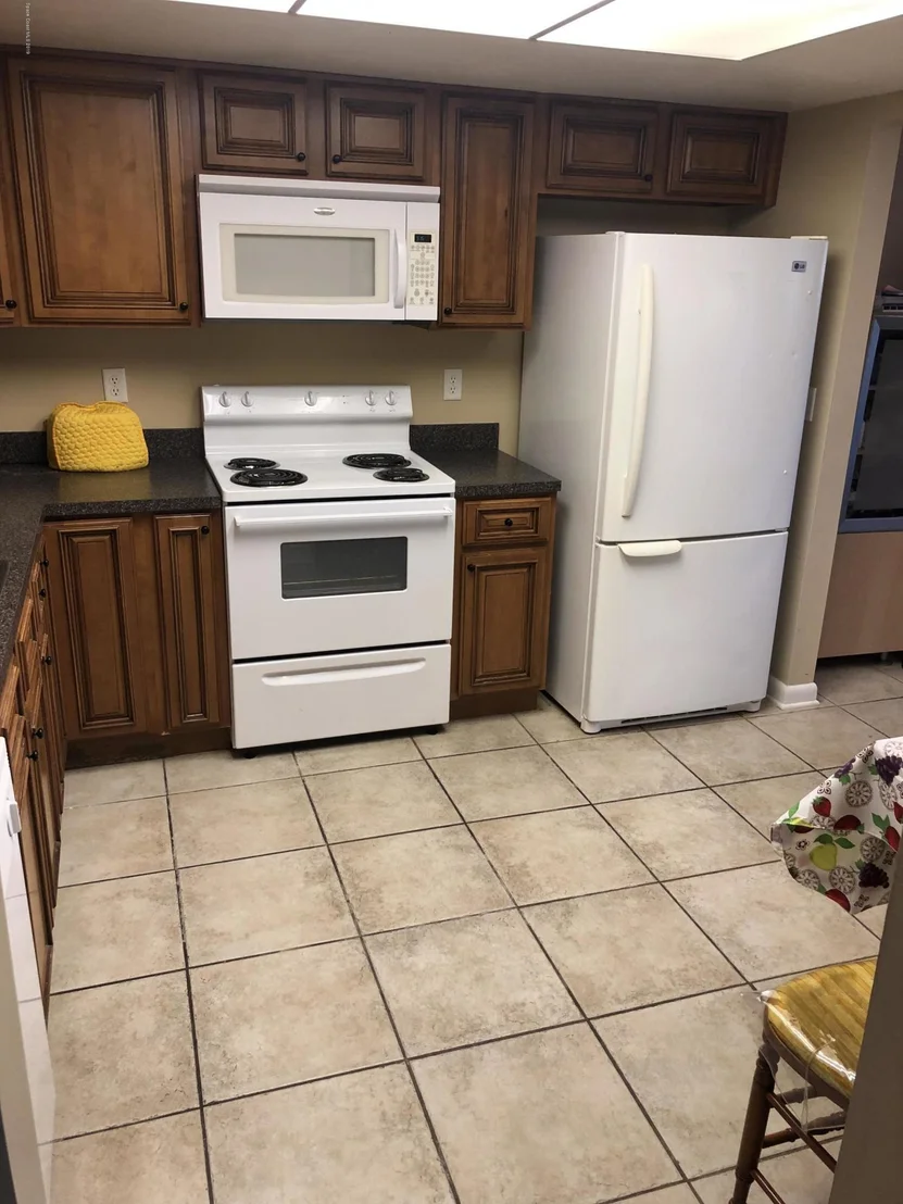 Photo of Unit 202 at 3213 Murrell Road
