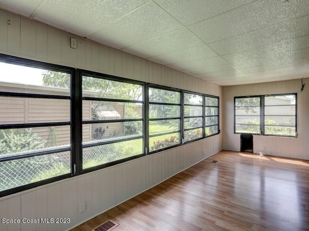 Photo of 925 Barefoot Boulevard