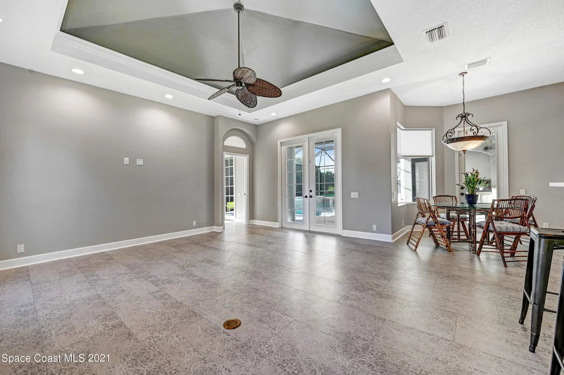 Photo of 882 Oak Park Drive