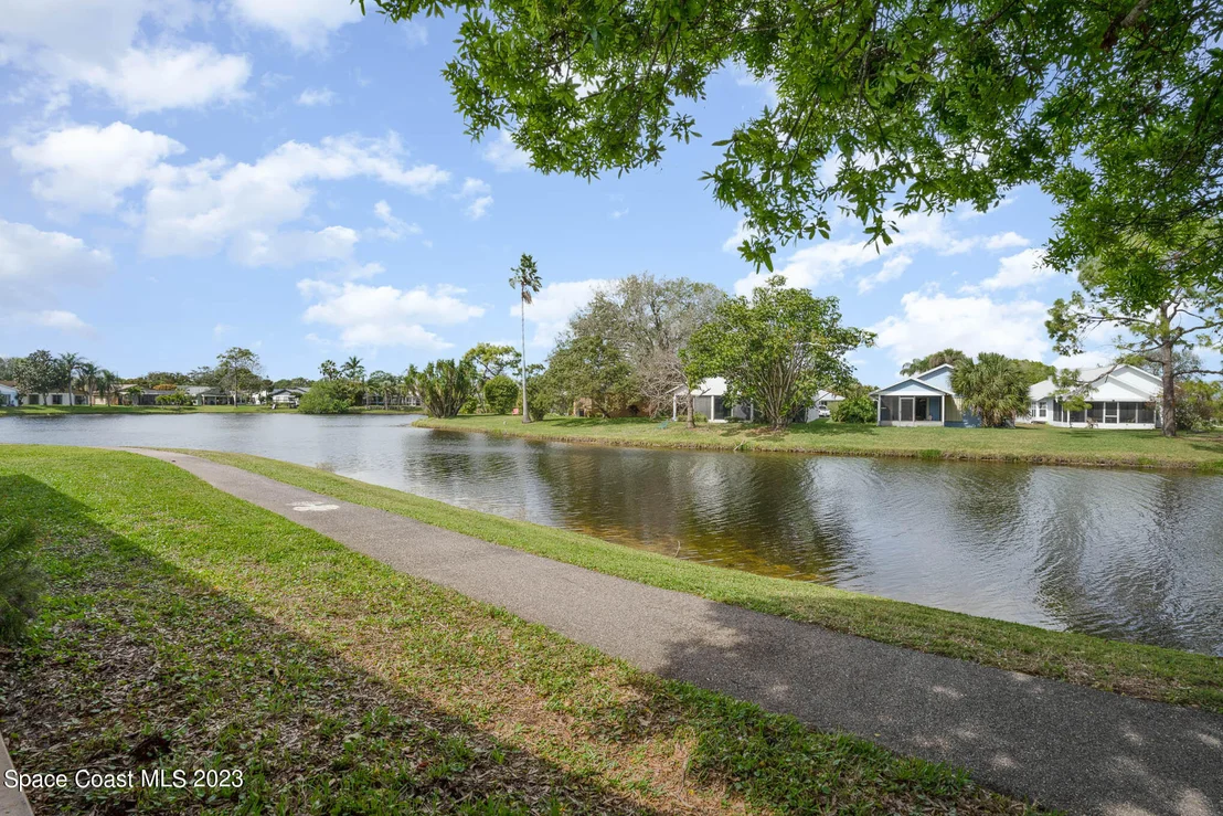 Photo of 320 Bayhead Drive