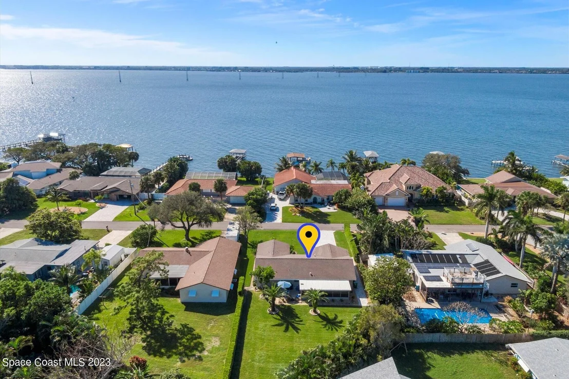 Photo of 2115 S River Road